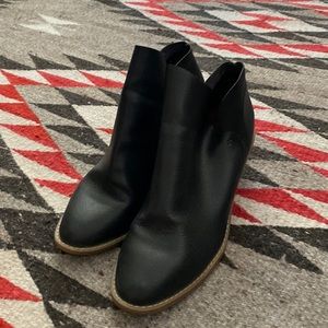 Universal Thread boots